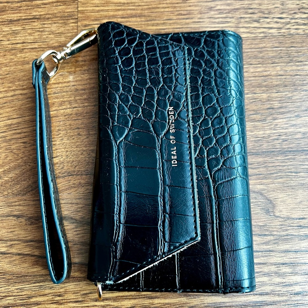 Ideal of Sweden - Wallet + Magnetic Case (iPhone 13 Pro)